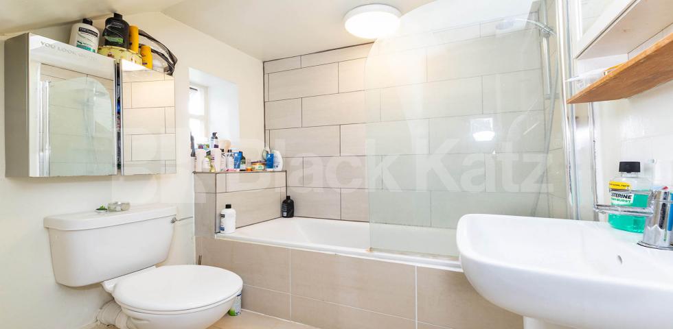 Fantastic two bed in a period house with access to a communal garden Hartham Road, Hillmarton Conservation Area